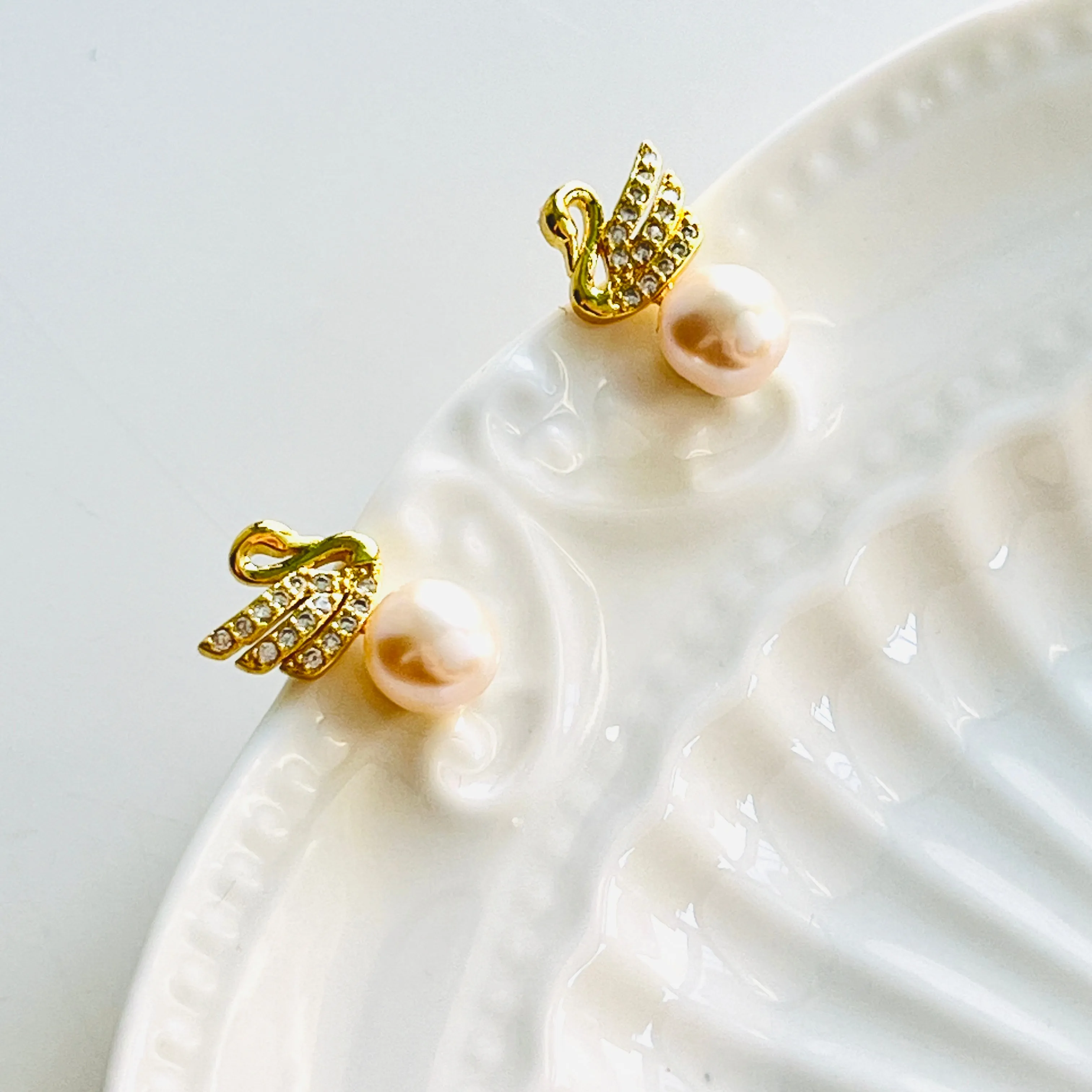 Swan Pearl Stud Earrings