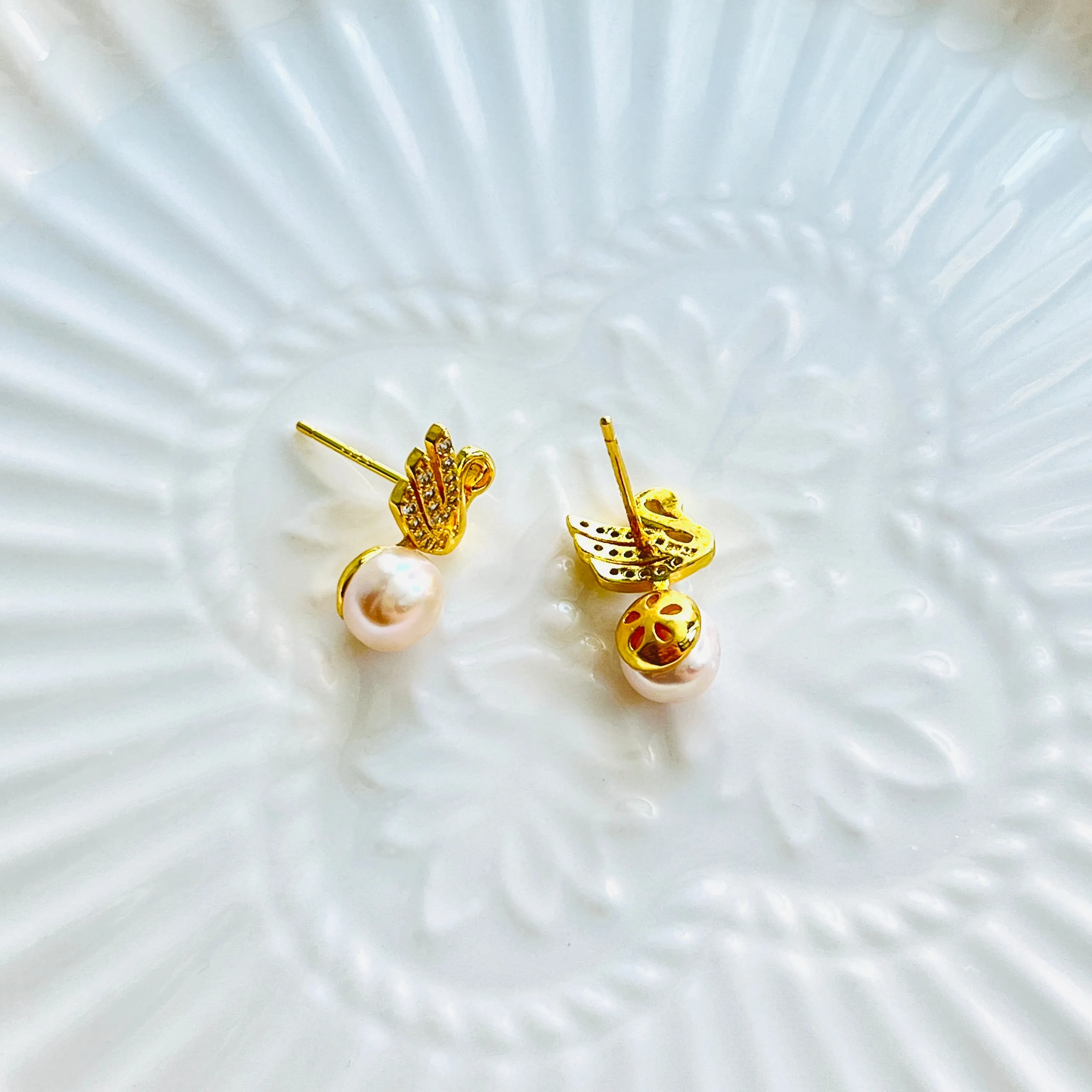 Swan Pearl Stud Earrings