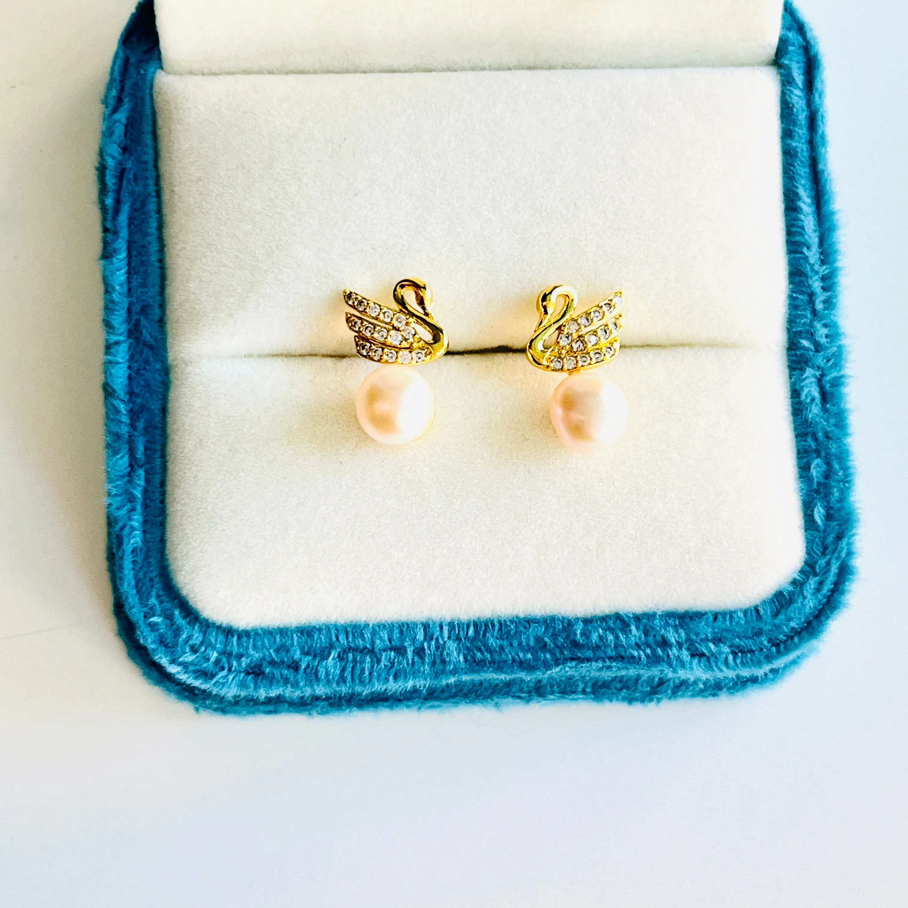 Swan Pearl Stud Earrings